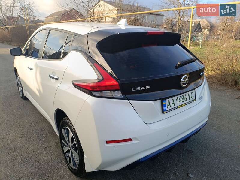 Хэтчбек Nissan Leaf 2022 в Малине