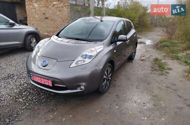Хетчбек Nissan Leaf 2016 в Дубні