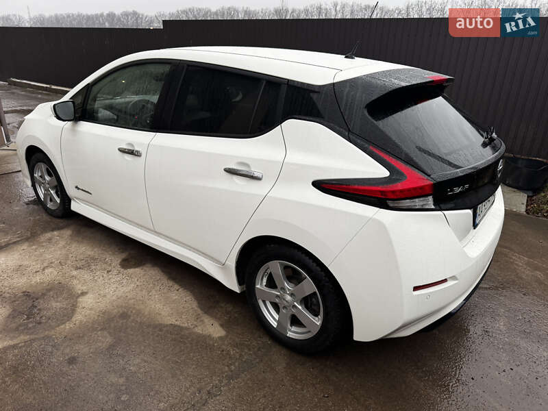 Хэтчбек Nissan Leaf 2018 в Киеве
