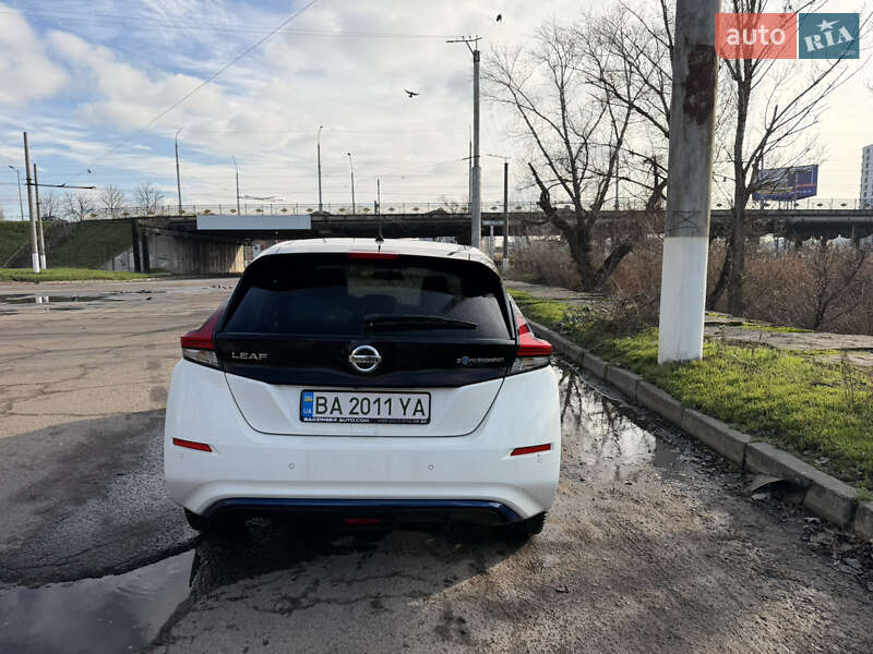 Хэтчбек Nissan Leaf 2019 в Кропивницком