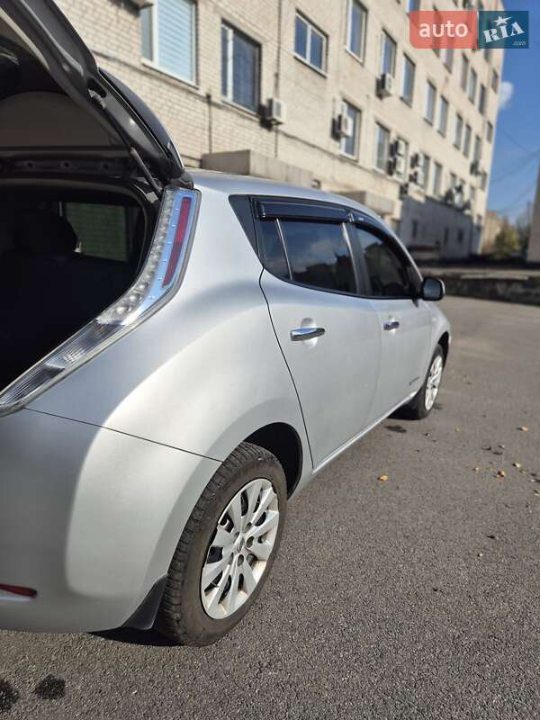 Хетчбек Nissan Leaf 2013 в Дніпрі