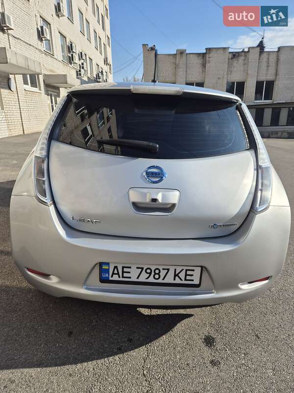 Хетчбек Nissan Leaf 2013 в Дніпрі