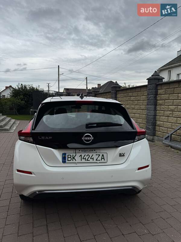 Хэтчбек Nissan Leaf 2023 в Ровно