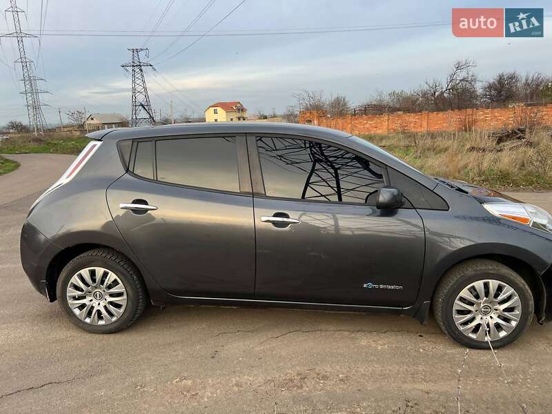 Хэтчбек Nissan Leaf 2013 в Одессе