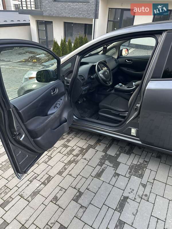 Хэтчбек Nissan Leaf 2015 в Черновцах