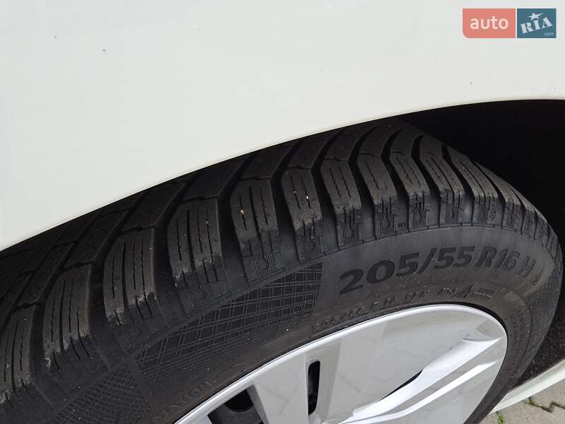 Хетчбек Nissan Leaf 2022 в Одесі