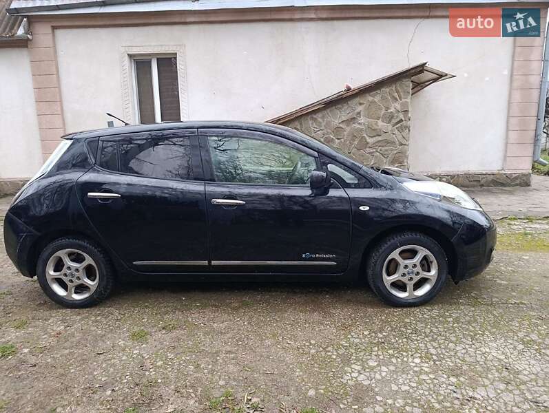 Хэтчбек Nissan Leaf 2012 в Буче