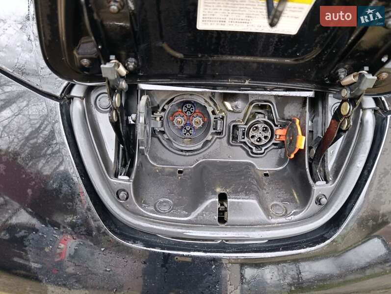 Хэтчбек Nissan Leaf 2012 в Буче