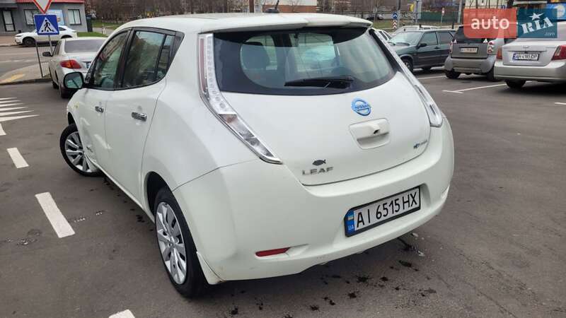 Хэтчбек Nissan Leaf 2015 в Обухове