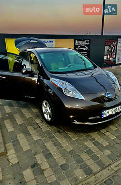 Хэтчбек Nissan Leaf 2016 в Южном