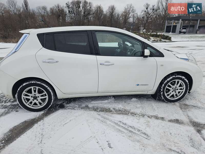 Хэтчбек Nissan Leaf 2014 в Ирпене