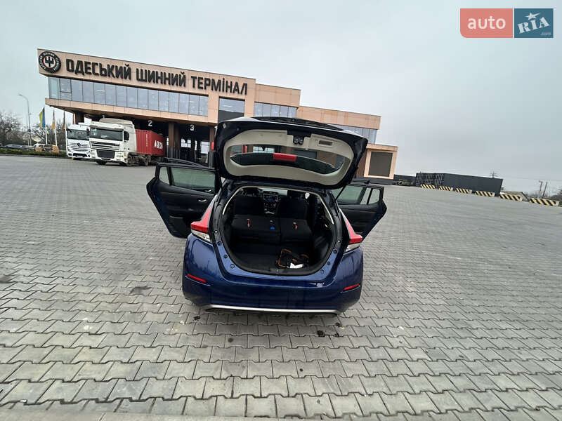 Хетчбек Nissan Leaf 2024 в Одесі