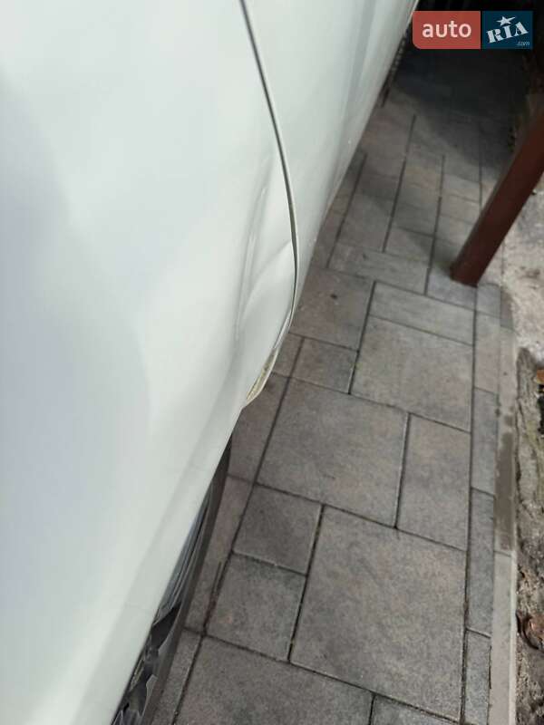 Хэтчбек Nissan Leaf 2014 в Днепре