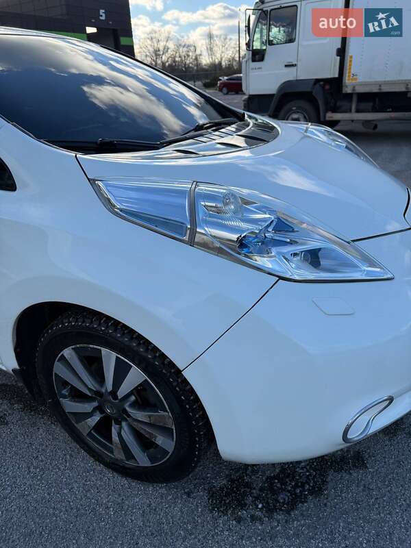 Хэтчбек Nissan Leaf 2014 в Днепре