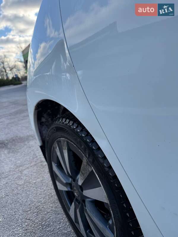 Хэтчбек Nissan Leaf 2014 в Днепре