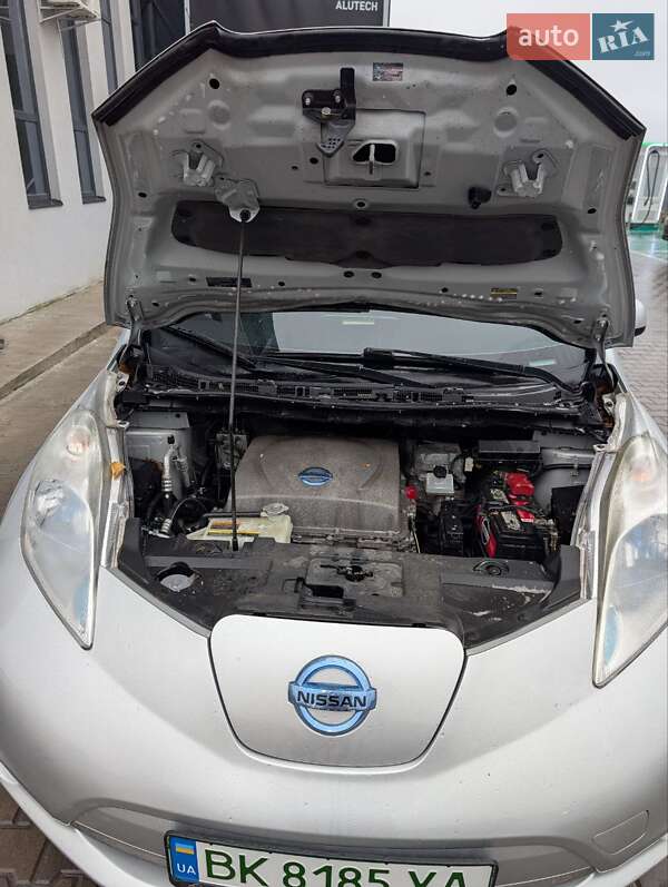 Хетчбек Nissan Leaf 2014 в Рівному