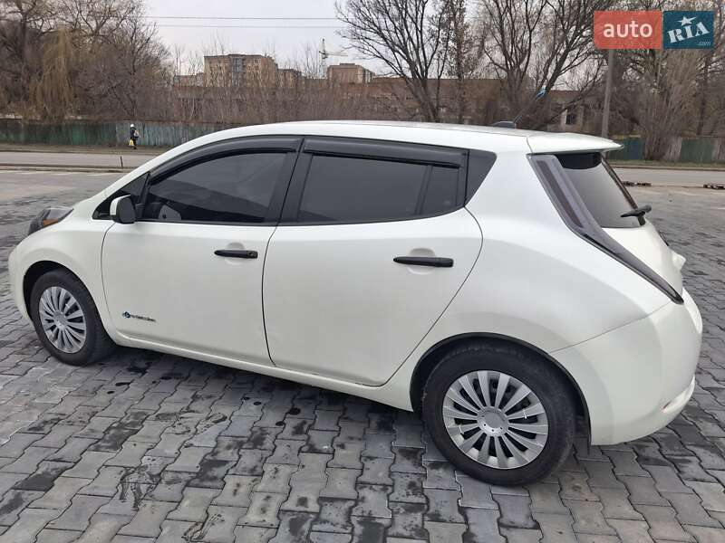 Хэтчбек Nissan Leaf 2013 в Каменец-Подольском