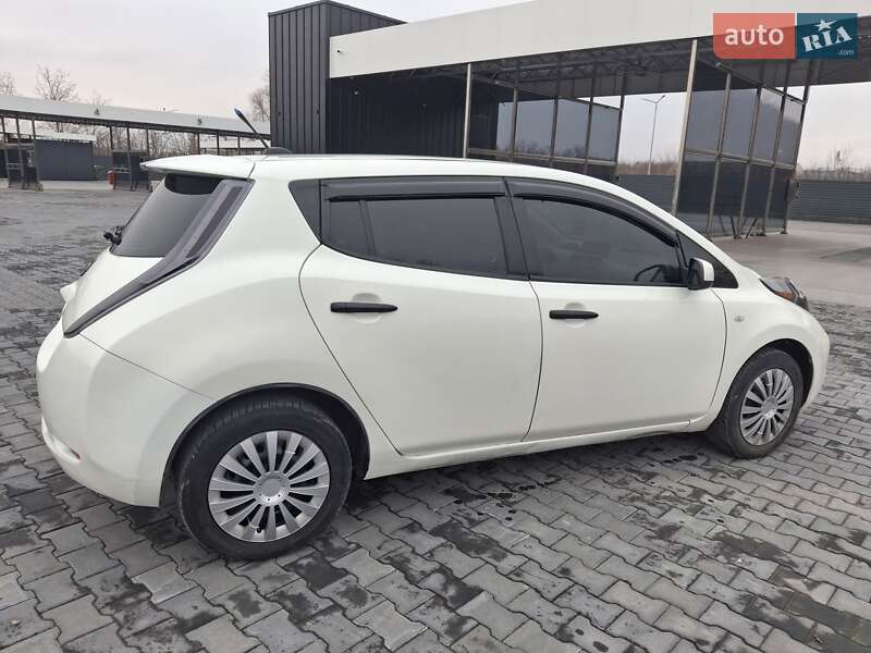 Хэтчбек Nissan Leaf 2013 в Каменец-Подольском