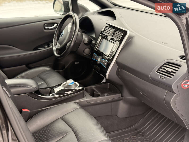 Хетчбек Nissan Leaf 2014 в Дубровиці