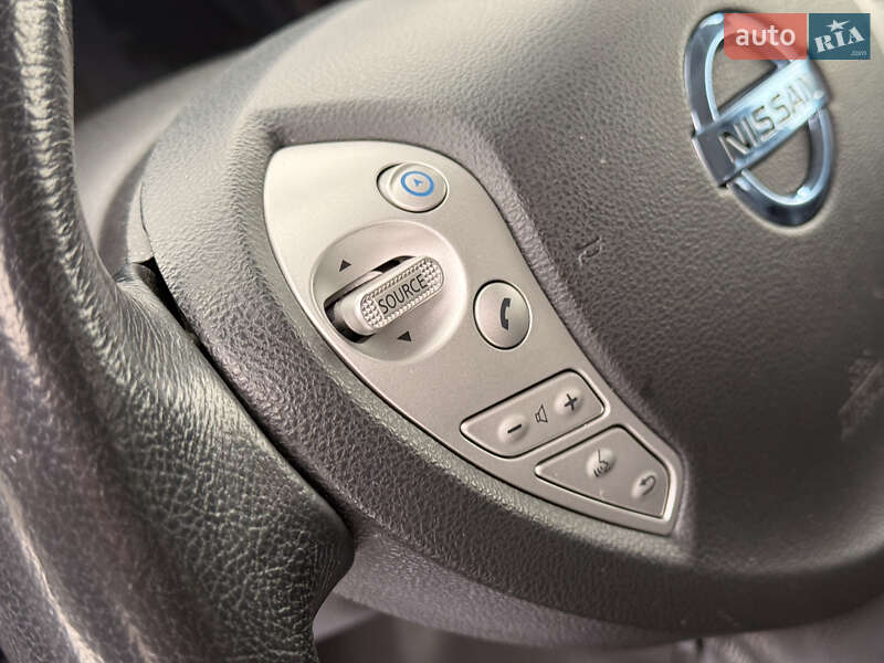 Хетчбек Nissan Leaf 2014 в Дубровиці