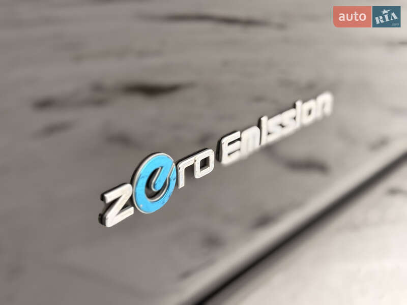 Хетчбек Nissan Leaf 2014 в Дубровиці