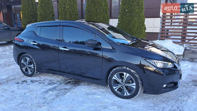 Хетчбек Nissan Leaf 2018 в Дніпрі