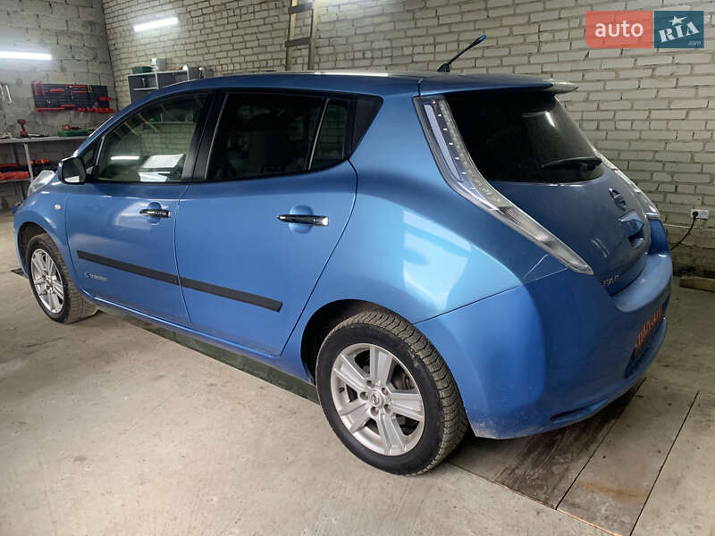 Хэтчбек Nissan Leaf 2011 в Львове