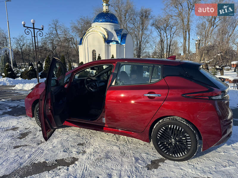 Хетчбек Nissan Leaf 2024 в Дніпрі