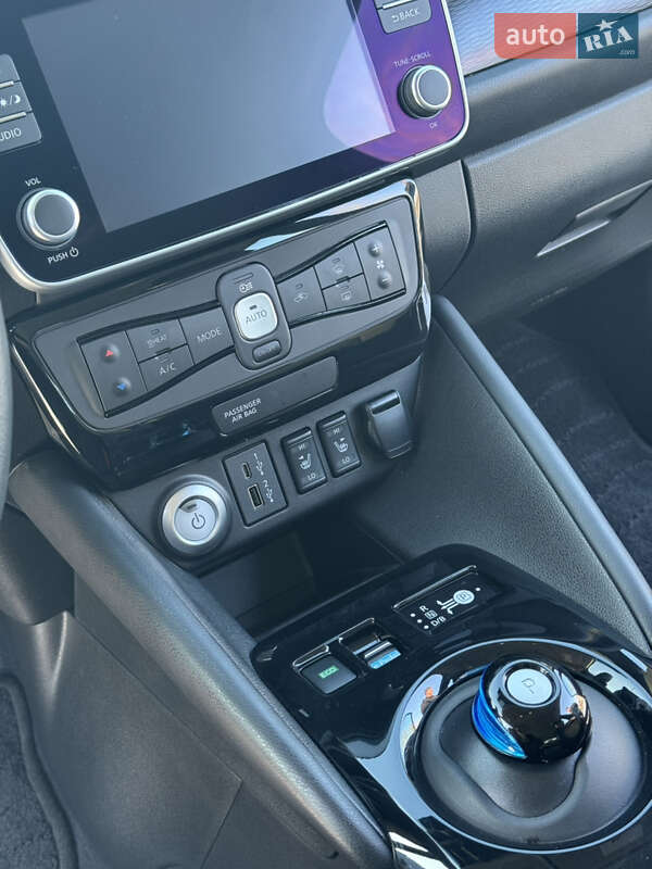 Хетчбек Nissan Leaf 2024 в Дніпрі