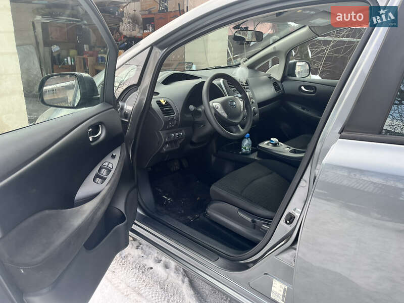 Хетчбек Nissan Leaf 2015 в Житомирі