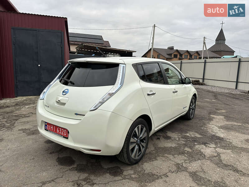 Хэтчбек Nissan Leaf 2012 в Сокале