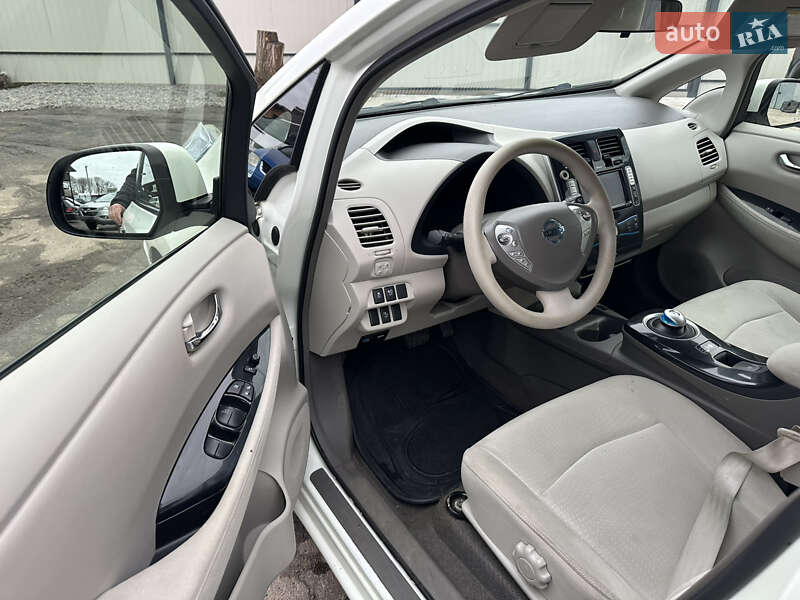 Хэтчбек Nissan Leaf 2012 в Сокале