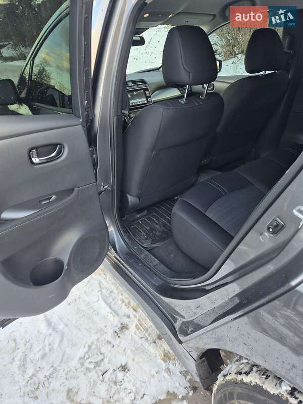 Хэтчбек Nissan Leaf 2024 в Львове