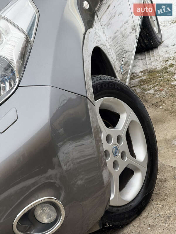 Хэтчбек Nissan Leaf 2013 в Дрогобыче