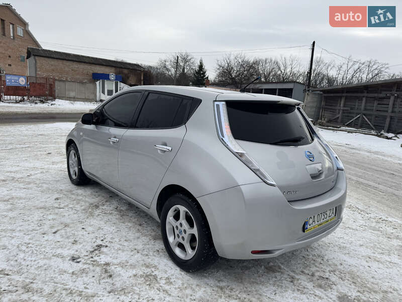 Хэтчбек Nissan Leaf 2011 в Умани