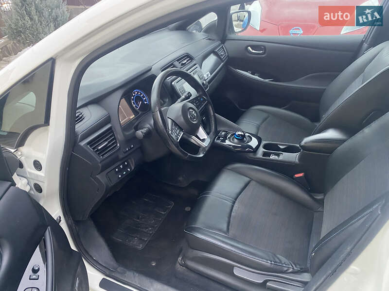 Хетчбек Nissan Leaf 2018 в Чернівцях