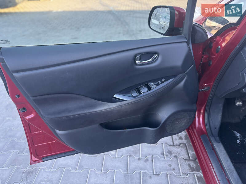 Хэтчбек Nissan Leaf 2014 в Владимире