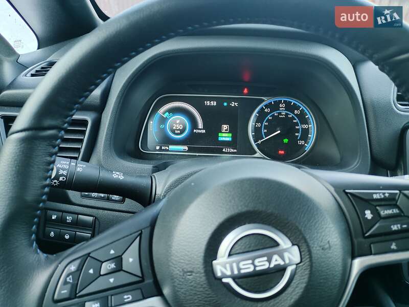 Хэтчбек Nissan Leaf 2024 в Львове