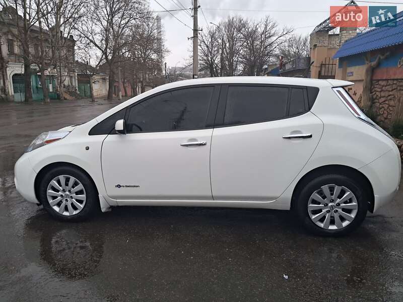 Хэтчбек Nissan Leaf 2013 в Николаеве