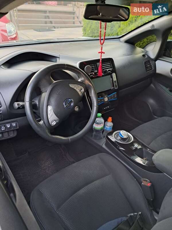 Хетчбек Nissan Leaf 2013 в Дніпрі