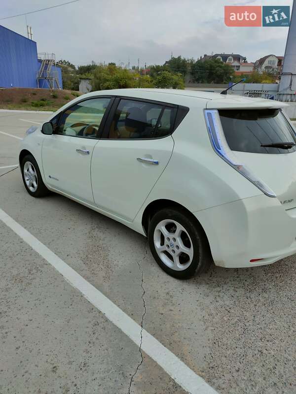 Хэтчбек Nissan Leaf 2012 в Одессе