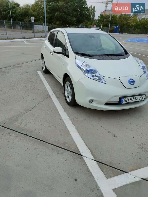 Хэтчбек Nissan Leaf 2012 в Одессе
