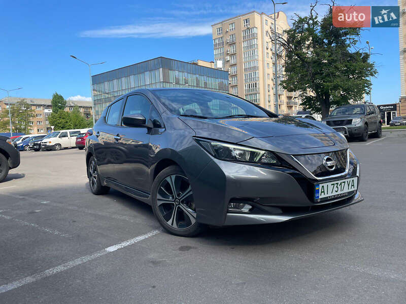 Хэтчбек Nissan Leaf 2018 в Киеве