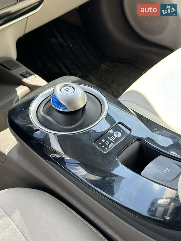 Хэтчбек Nissan Leaf 2012 в Львове