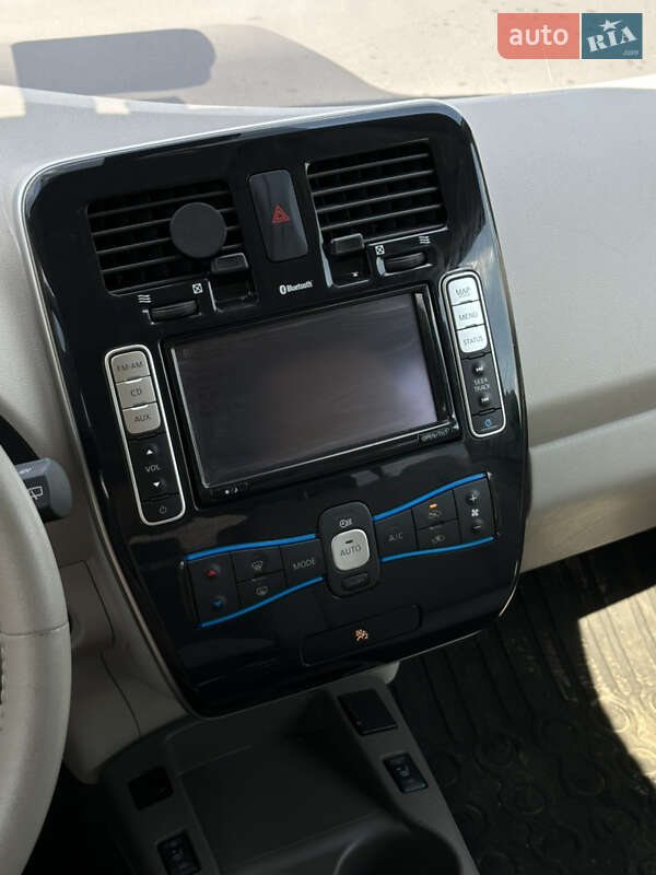 Хэтчбек Nissan Leaf 2012 в Львове