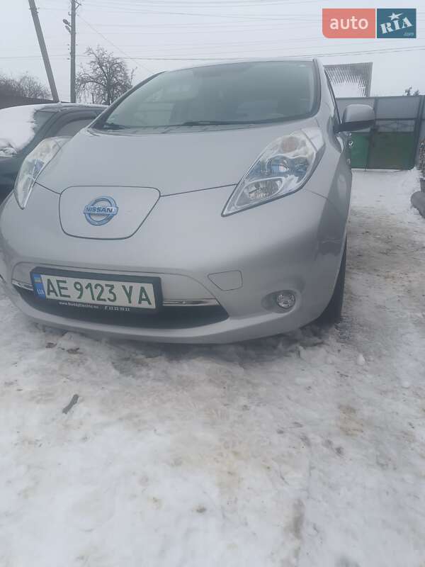Хэтчбек Nissan Leaf 2012 в Кривом Роге
