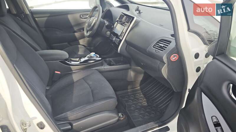 Хэтчбек Nissan Leaf 2014 в Каменец-Подольском