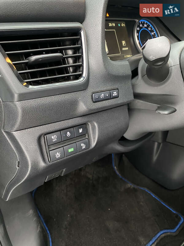 Хэтчбек Nissan Leaf 2017 в Тальном