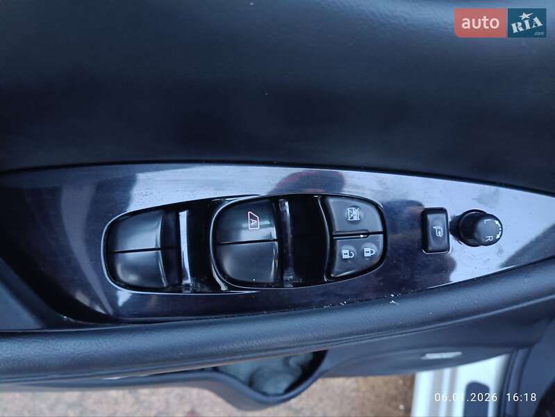 Хэтчбек Nissan Leaf 2014 в Одессе