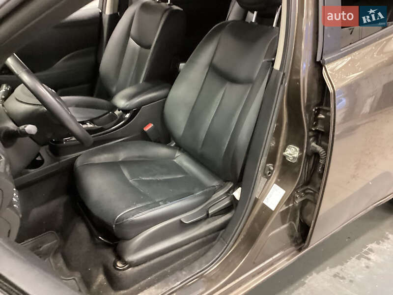 Хэтчбек Nissan Leaf 2016 в Умани